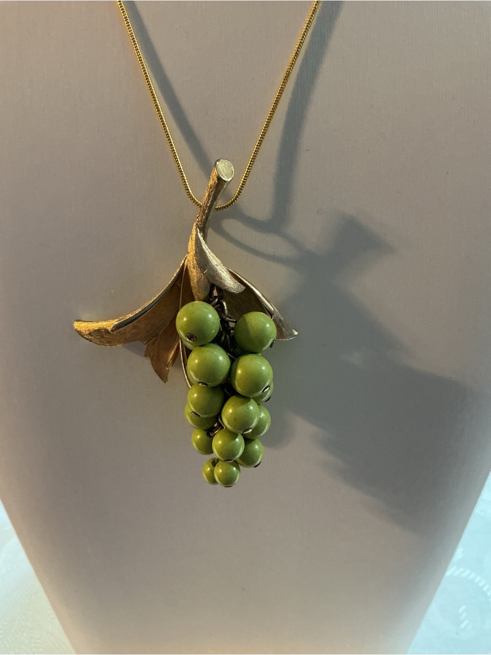 Judy Lee Vintage 1960s Chartreuse Bead Grape Cluster Gold Tone Pendant Necklace